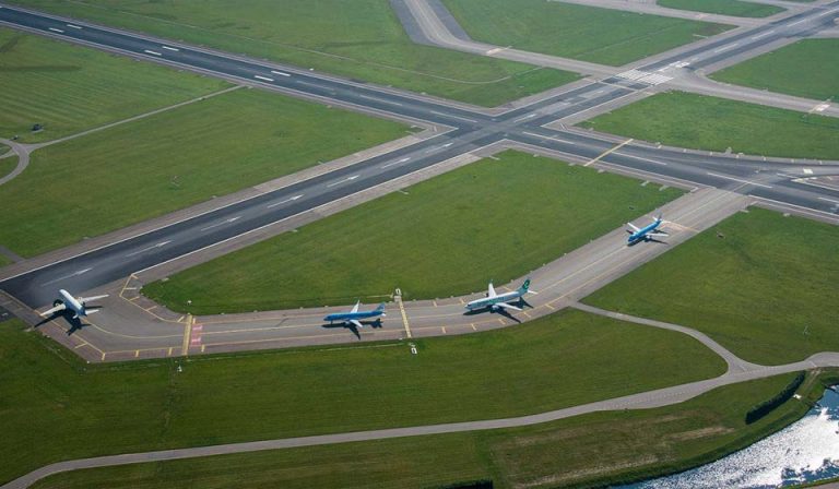 Intersection N2-E6 towards Runway 18L (Aalsmeerbaan)